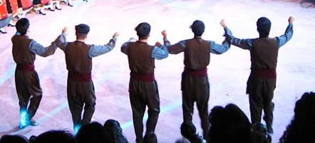 Spectacles de danses grecques traditionnelles La compagnie de danses grecques EFTARI propose des spectacles sur scène, des animations, des stages et l'initiation au danses, Paris - Île de France